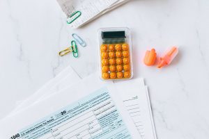 Calculator and tax documents on a desk representing the German tax return (Steuererklärung)