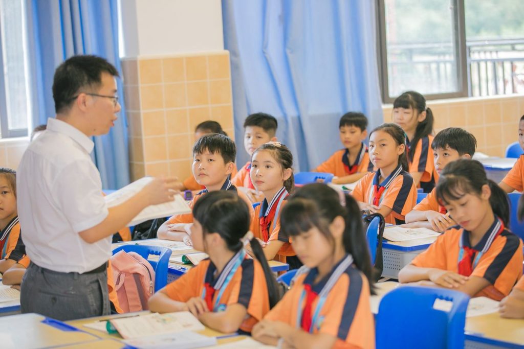 Teacher conducting a lesson with students in an integration course classroom